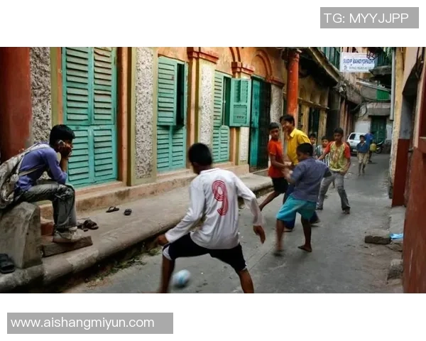 花式足球平地技巧大揭秘让你在街头也能展现超凡球技与魅力